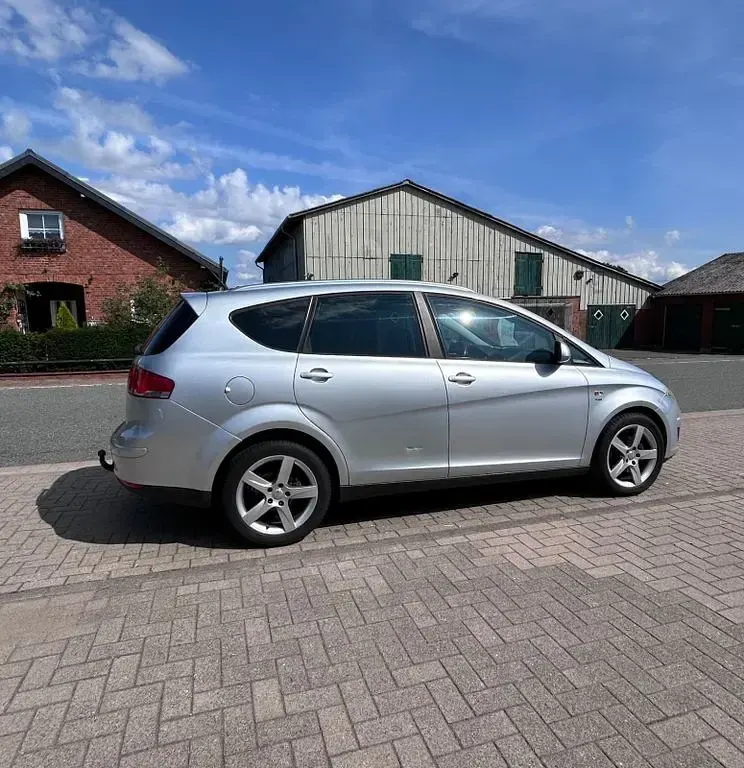 Gebraucht Seat Altea XL 125 PS (91 kW) 2011 Silber Van / Kleinbus