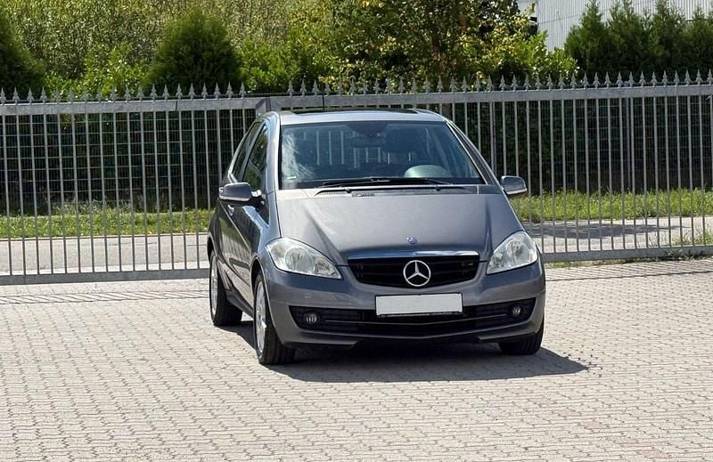 Grau Gebraucht 2010 Mercedes A160 Kleinwagen | 1.499 € - Bild 1/4