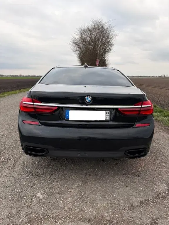 Gebraucht BMW 750 Performance 449 PS (330 kW) 2019 Schwarz Limousine