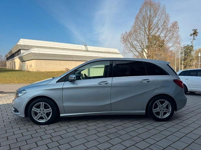Gebraucht Mercedes B180 109 PS (80 kW) 2014 Silber Van / Kleinbus