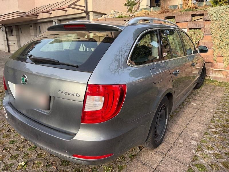 Gebraucht Skoda Superb GreenLine 105 PS (77 kW) 2011 Grau Kombi