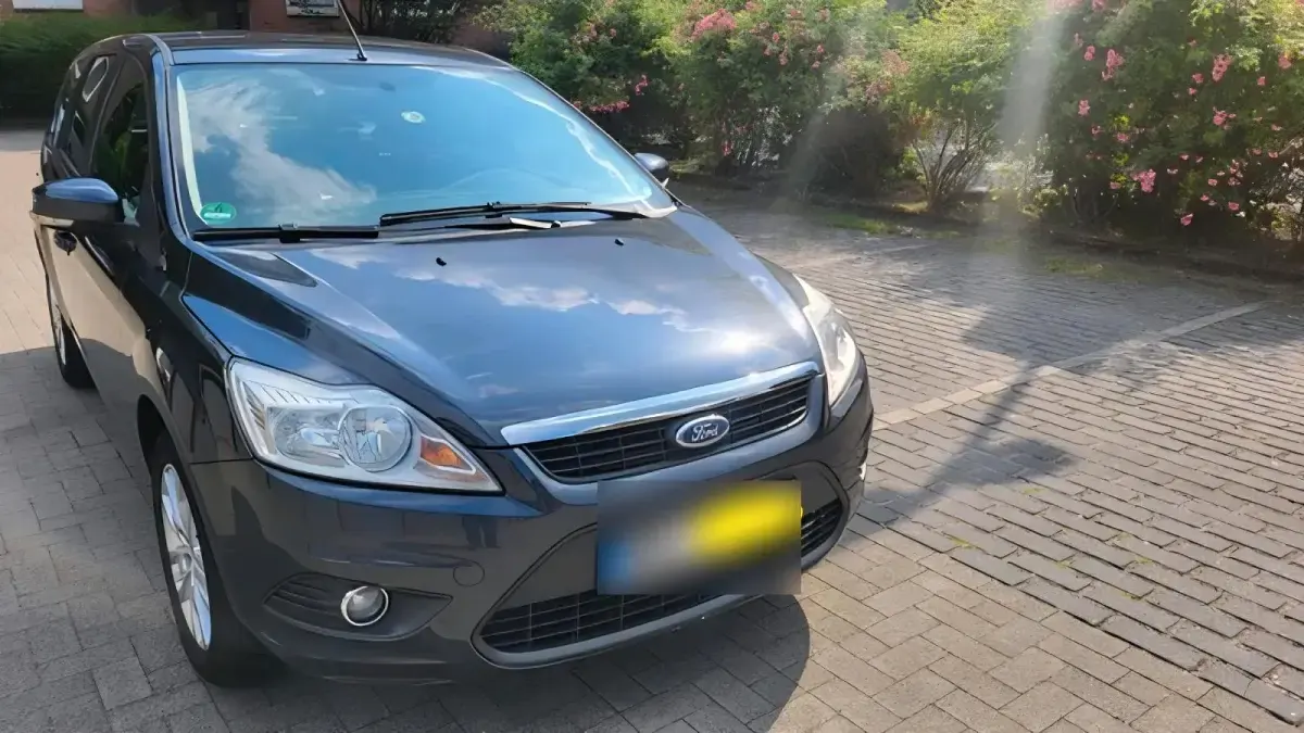 Gebraucht Ford Focus 100 PS (73 kW) 2008 Grau Kombi