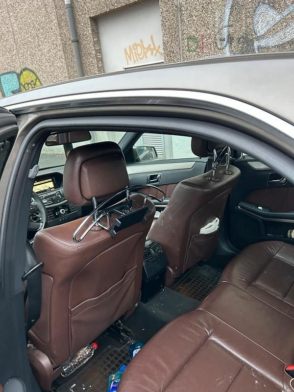 Braun Gebraucht 2010 Mercedes 350 Limousine | 9.950 € (Fairer Preis) - Bild 1/4