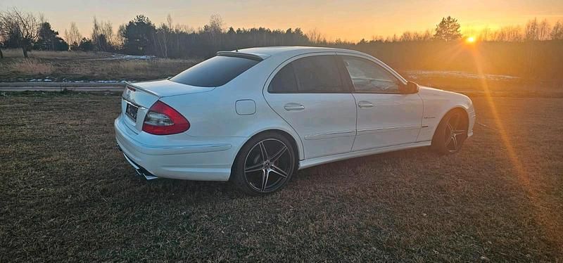Gebraucht Mercedes E500 AMG 306 PS (225 kW) 2007 Weiß Limousine