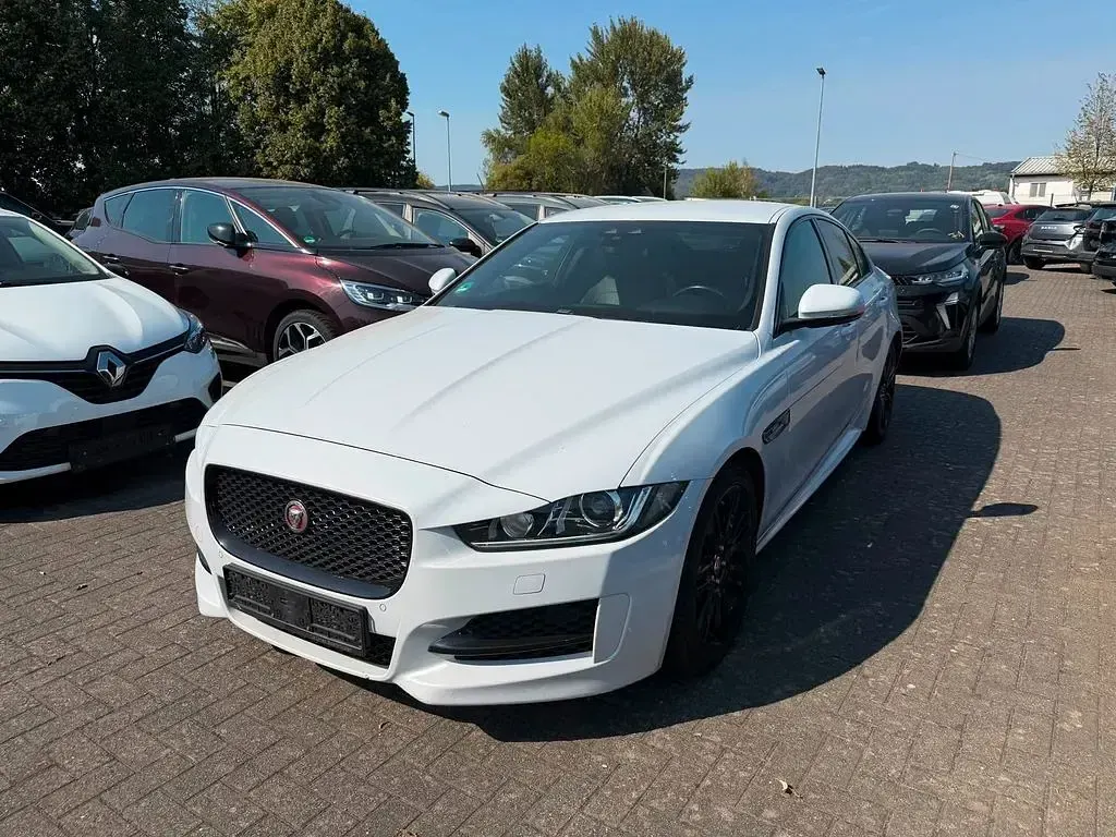 Gebraucht Jaguar XE R 204 PS (150 kW) 2018 Weiß Limousine