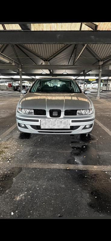 Usata Seat Leon 75 CV (55 kW) 2004 Argento Utilitaria