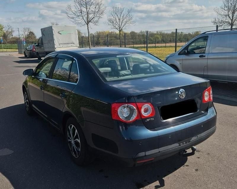 Second-hand VW Jetta 116 CP (85 kW) 2006 Gri Berlinǎ