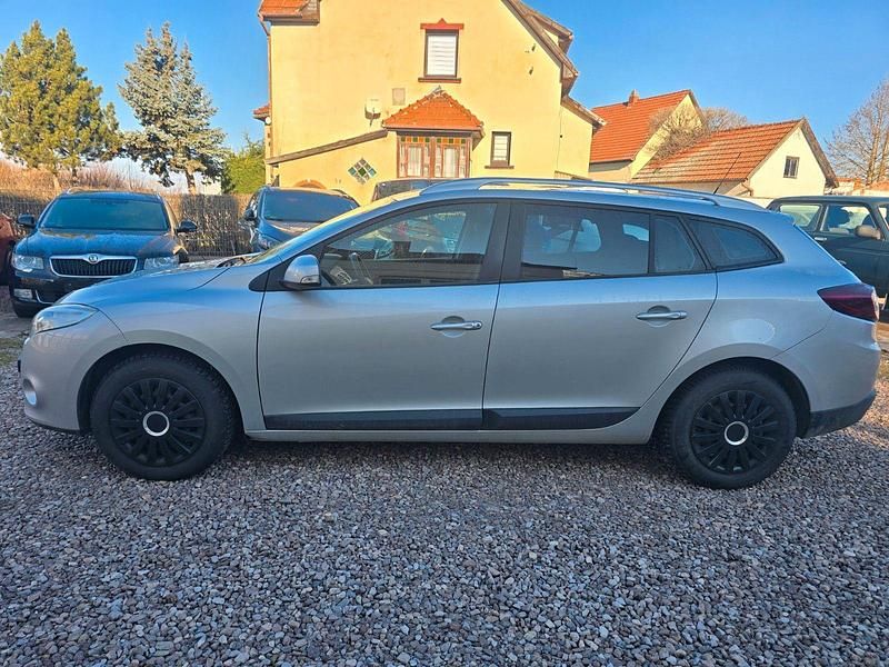 Gebraucht Renault Mégane GrandTour Expression 106 PS (77 kW) 2011 Silber Kombi