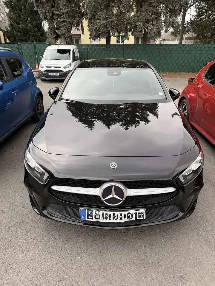Gebraucht Mercedes A180 136 PS (100 kW) 2019 Schwarz Kleinwagen