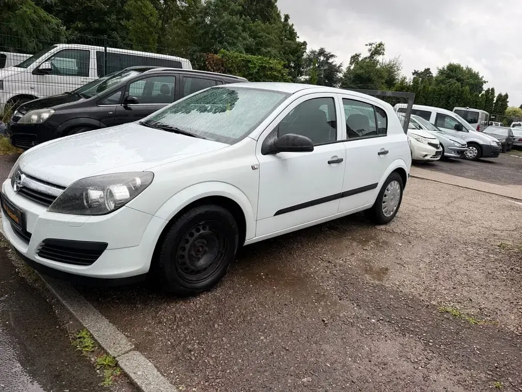 Gebraucht Opel Astra Basis 125 PS (91 kW) 2005 Weiß Limousine