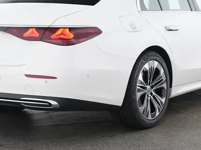 Gebraucht Mercedes E220 Advanced 197 PS (144 kW) 2025 Weiß Limousine