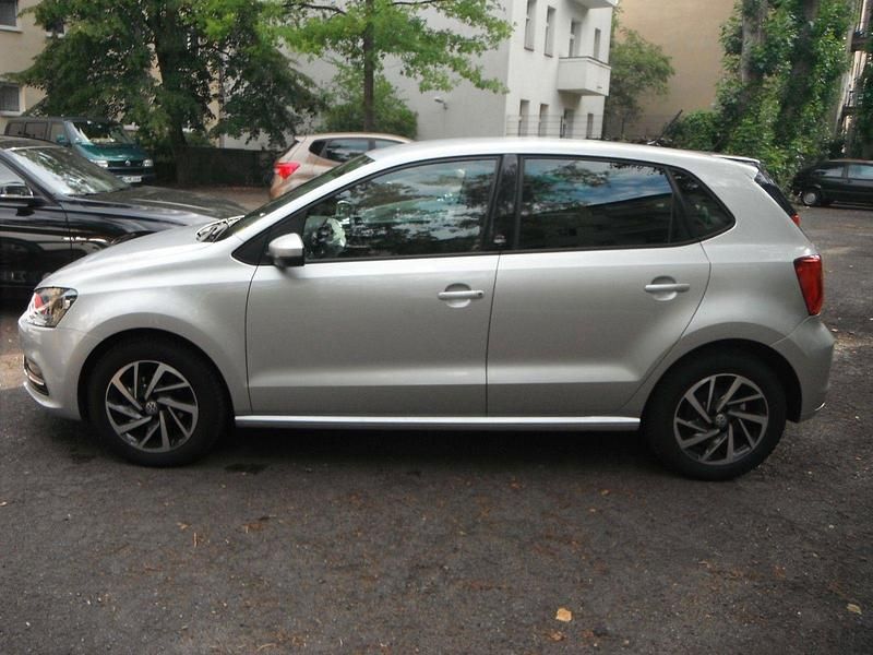 Silber Gebraucht 2017 VW Polo Sound Kleinwagen | 8.500 € (Guter Preis) - Bild 1/1