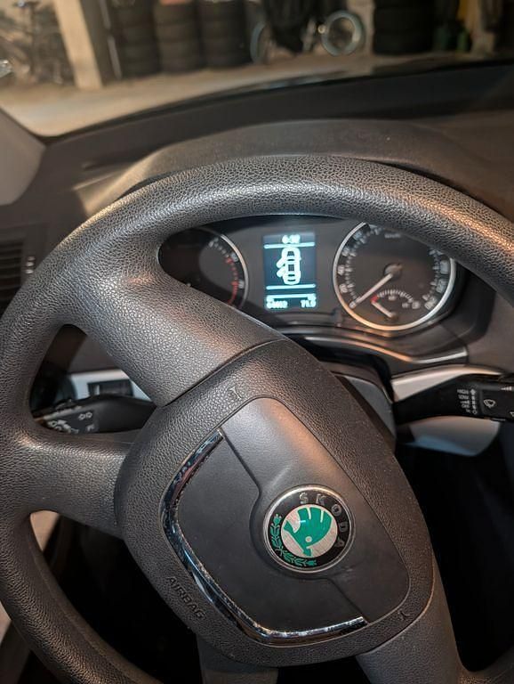 Gebraucht Skoda Octavia Ambiente 122 PS (89 kW) 2009 Grau Kombi