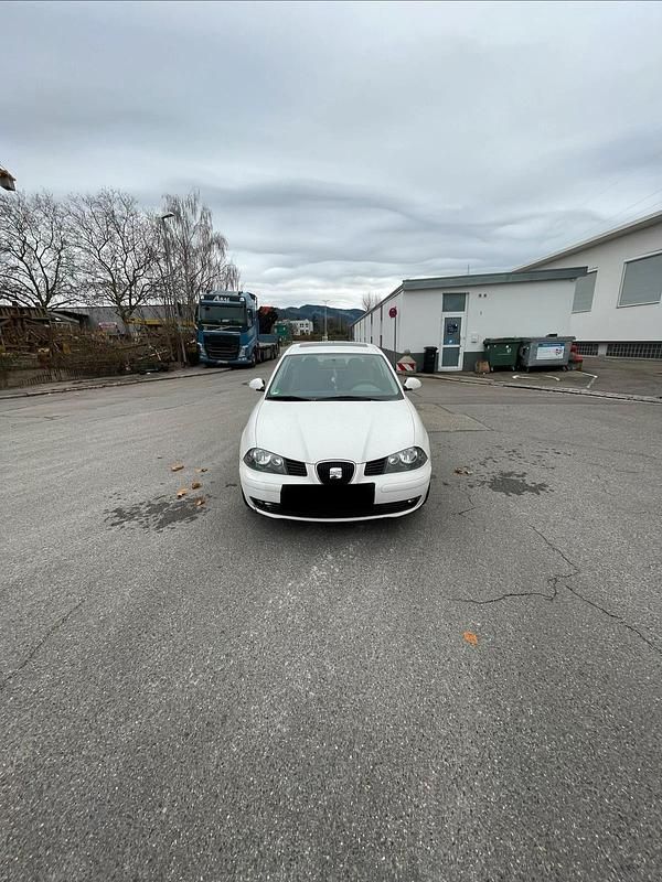 Weiß Gebraucht 2003 Seat Ibiza Kleinwagen | 1.500 € - Bild 1/4
