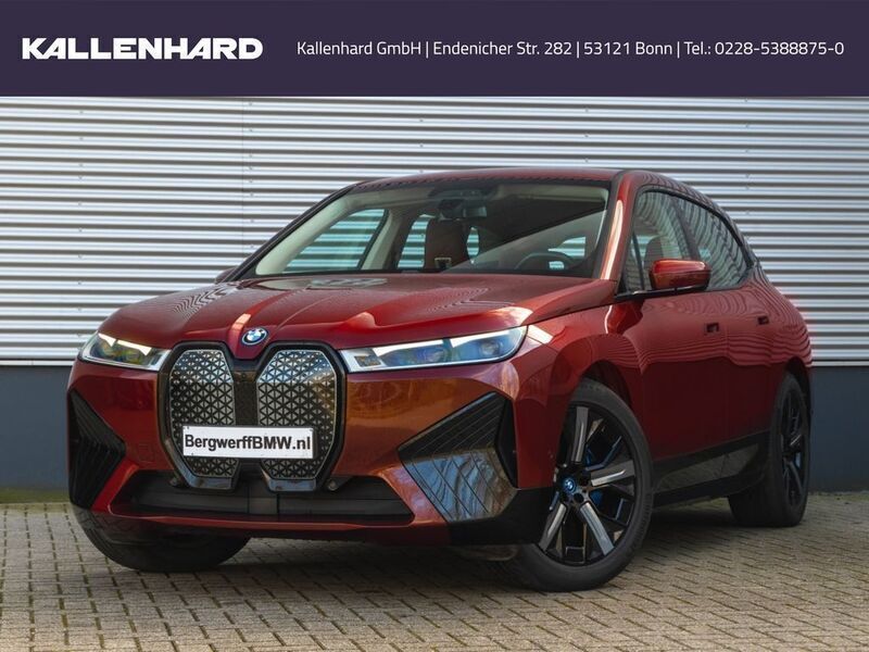 Rot Gebraucht 2022 BMW iX SUV | 55.335 € (Superpreis) - Bild 1/4