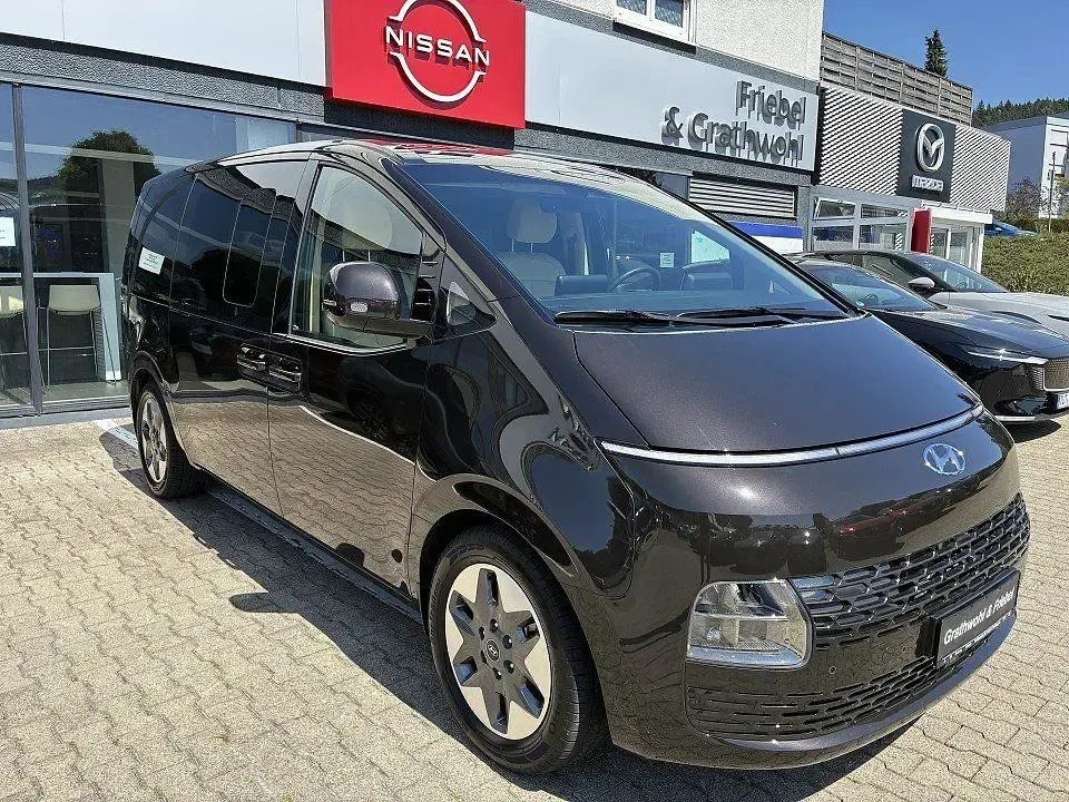 Gebraucht Hyundai Staria Prime 177 PS (130 kW) 2023 Gaia brown Van / Kleinbus