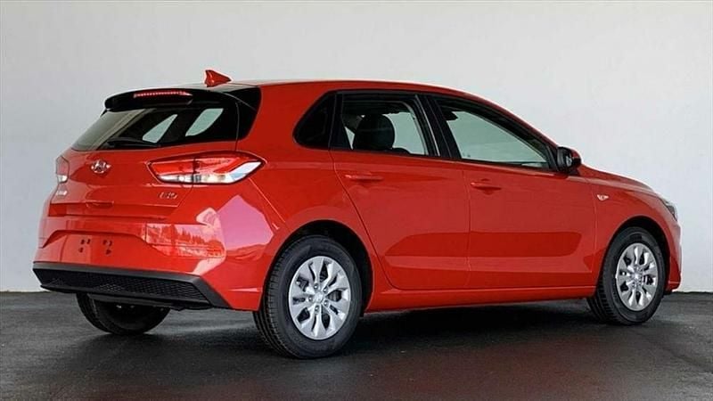 Gebraucht Hyundai i30 120 PS (88 kW) 2024 Rot Kleinwagen
