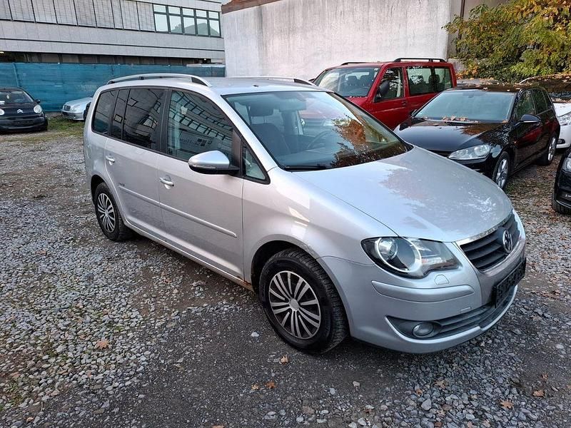 Silber Gebraucht 2010 VW Touran Freestyle Van / Kleinbus | 1.599 € - Bild 1/4
