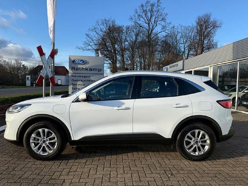 Gebraucht Ford Kuga Titanium 152 PS (111 kW) 2022 Frostweiß SUV