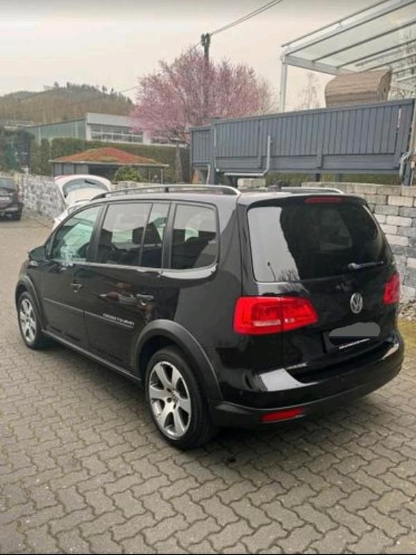 Gebraucht VW Touran Cross 140 PS (102 kW) 2011 Schwarz Van / Kleinbus