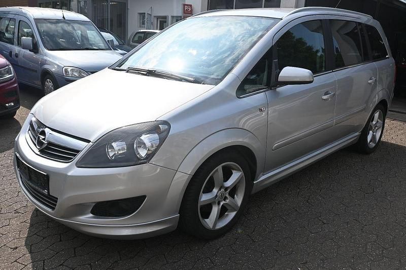 Grau Gebraucht 2008 Opel Zafira Sport Van / Kleinbus | 4.998 € (Fairer Preis) - Bild 1/4
