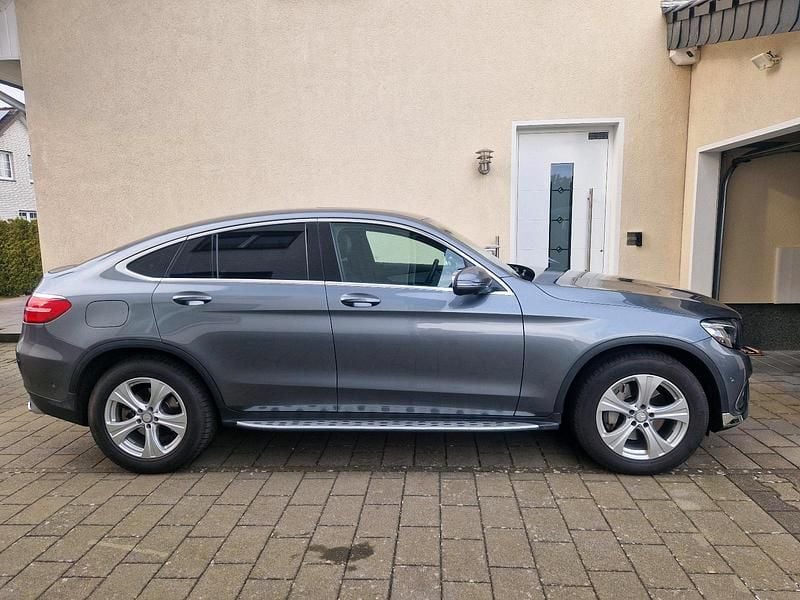 Grau Gebraucht 2017 Mercedes GLC220 Coupé | 29.900 € (Guter Preis) - Bild 1/4
