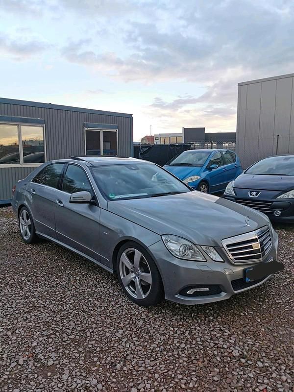 Gebraucht 2010 Mercedes E200 Limousine | 9.500 € (Guter Preis) - Bild 1/4