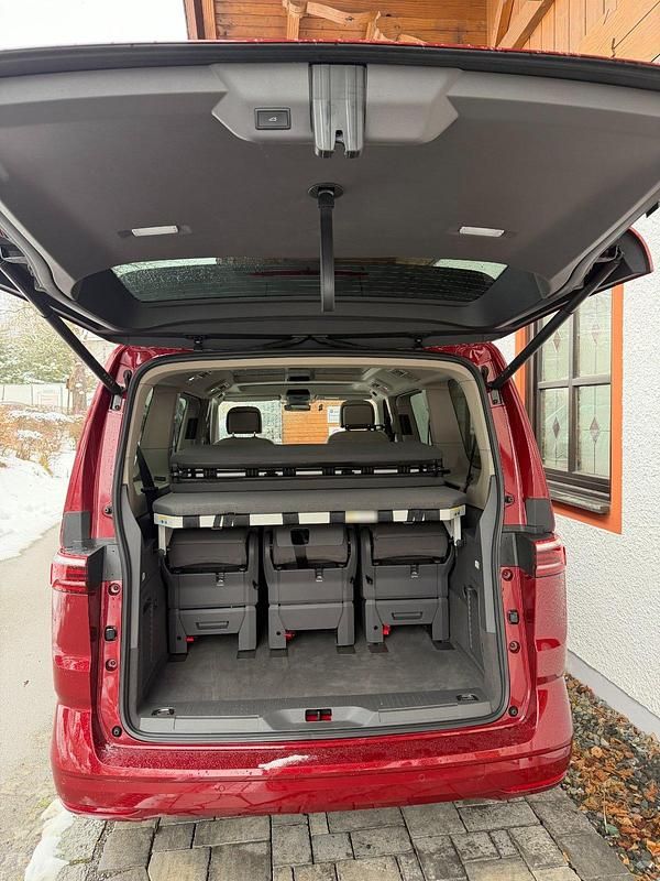 Gebraucht VW Multivan 204 PS (150 kW) 2025 Rot Van