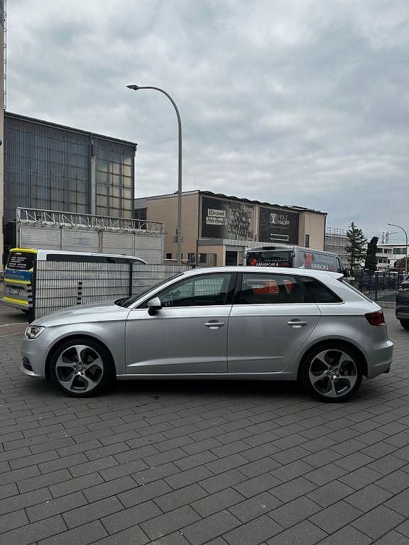 Second-hand Audi A3 Exclusive 125 CP (91 kW) 2013 Argintiu Berlinǎ