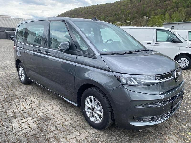 Gebraucht VW Multivan 136 PS (100 kW) 2024 Indiumgrau metallic Van