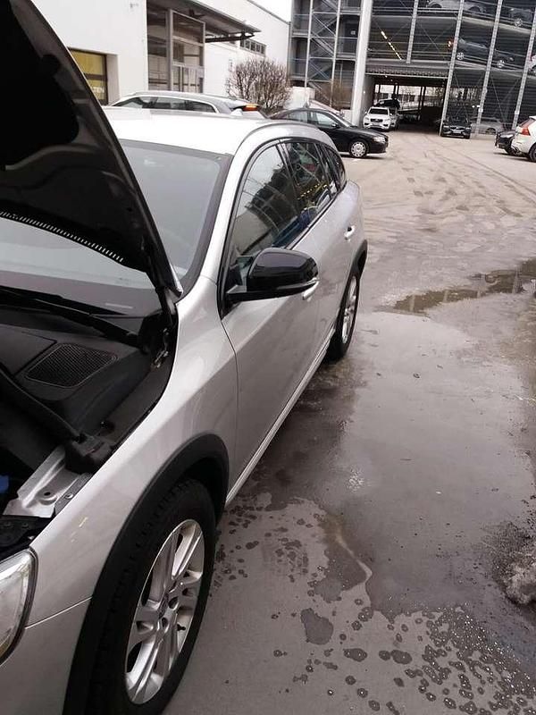 Gebraucht Volvo V60 CC Momentum 150 PS (110 kW) 2017 Bronze Kombi