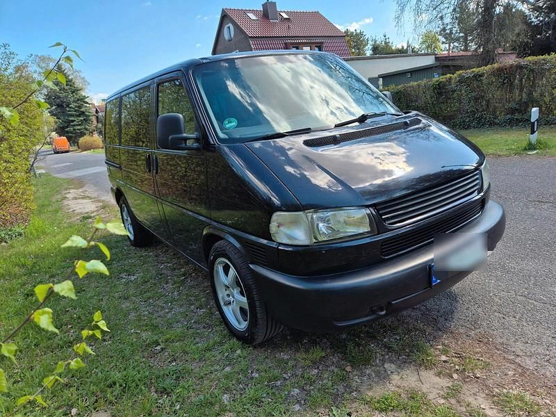Second-hand VW Caravelle 151 CP (111 kW) 2001 Negru Van