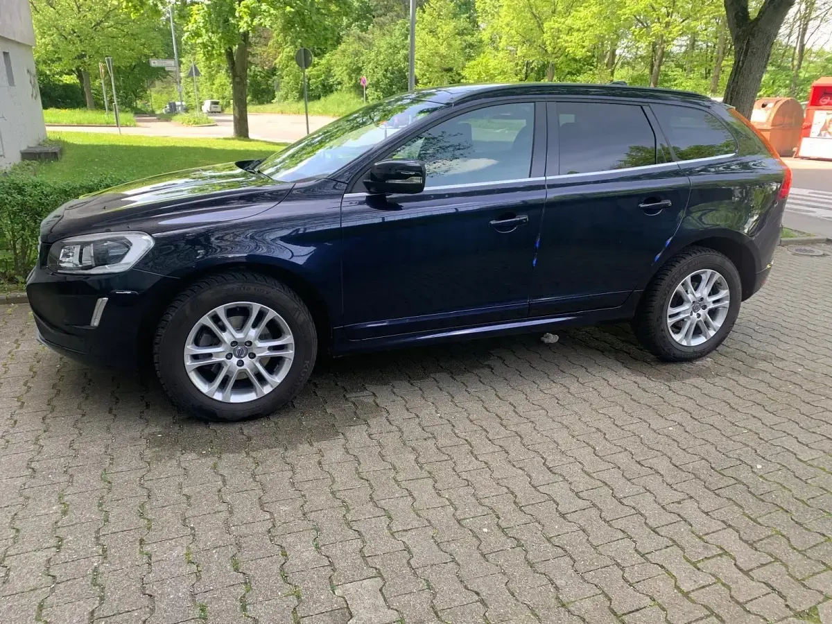Second-hand Volvo XC60 220 CP (161 kW) 2016 Albastru SUV
