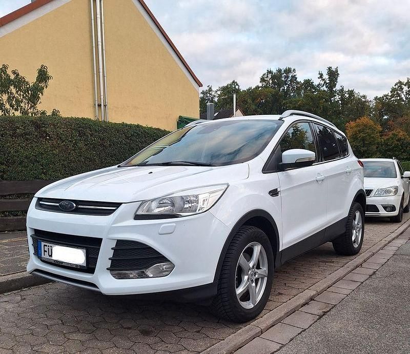 Weiß Gebraucht 2016 Ford Kuga Trend SUV | 11.740 € (Fairer Preis) - Bild 1/4