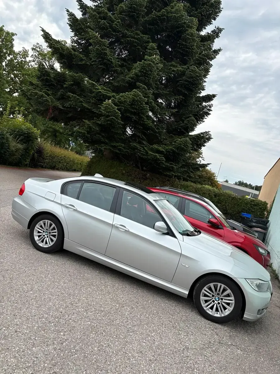 Gebraucht BMW 320 170 PS (125 kW) 2009 Silber Limousine