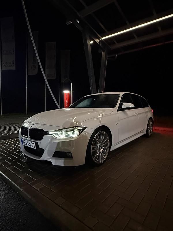 Weiß Gebraucht 2016 BMW 320 M Sport Kombi | 13.000 € (Fairer Preis) - Bild 1/4