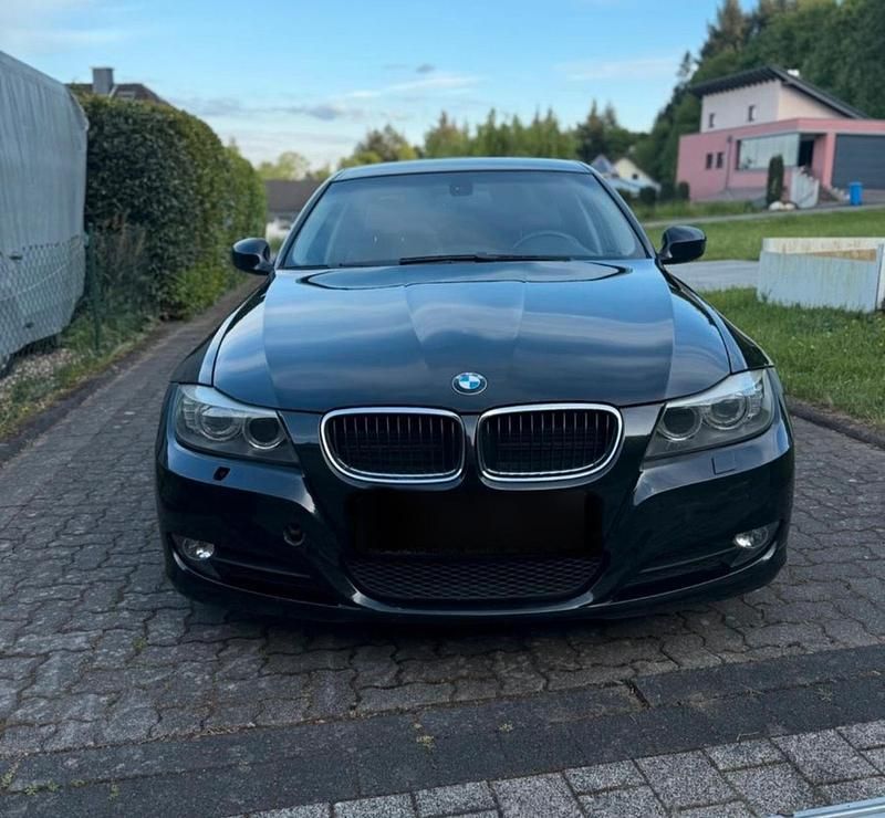 Schwarz Gebraucht 2010 BMW 318 Limousine | 4.500 € (Superpreis) - Bild 1/4