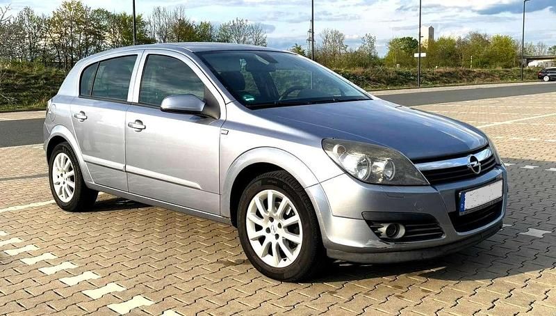 Gebraucht Opel Astra Sport 105 PS (77 kW) 2006 Silber Limousine