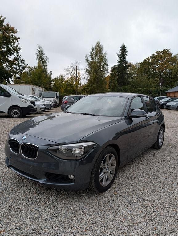 Grau Gebraucht 2012 BMW 116 Kleinwagen | 9.590 € (Fairer Preis) - Bild 1/4