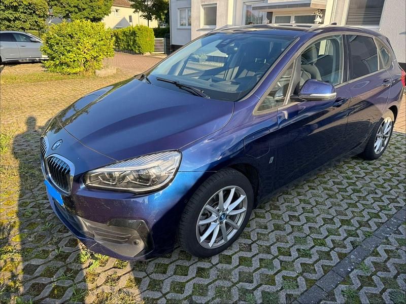 Blau Gebraucht 2018 BMW 225 Active Tourer iPerformance Van / Kleinbus | 16.999 € (Fairer Preis) - Bild 1/4