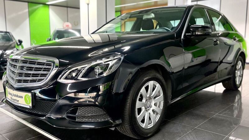 Schwarz Gebraucht 2013 Mercedes E250 Limousine | 18.990 € (Etwas zu teuer) - Bild 1/4