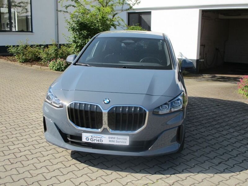 Gebraucht BMW 216 Active Tourer 122 PS (89 kW) 2024 Sparkling kupfergrau metallic Van / Kleinbus