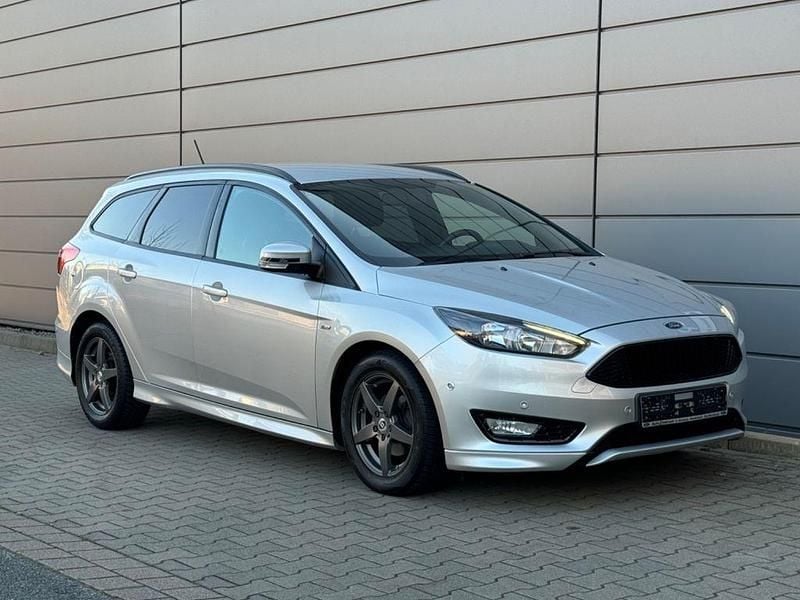 Gebraucht Ford Focus ST-Line 140 PS (102 kW) 2018 Silber Limousine