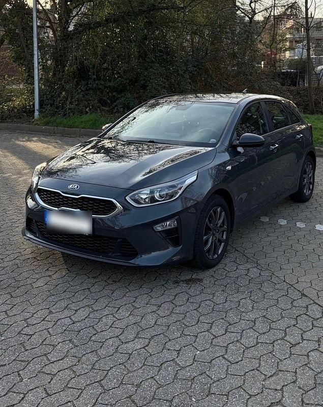 Second-hand Kia Ceed Vision 99 CP (72 kW) 2018 Gri Hatchback