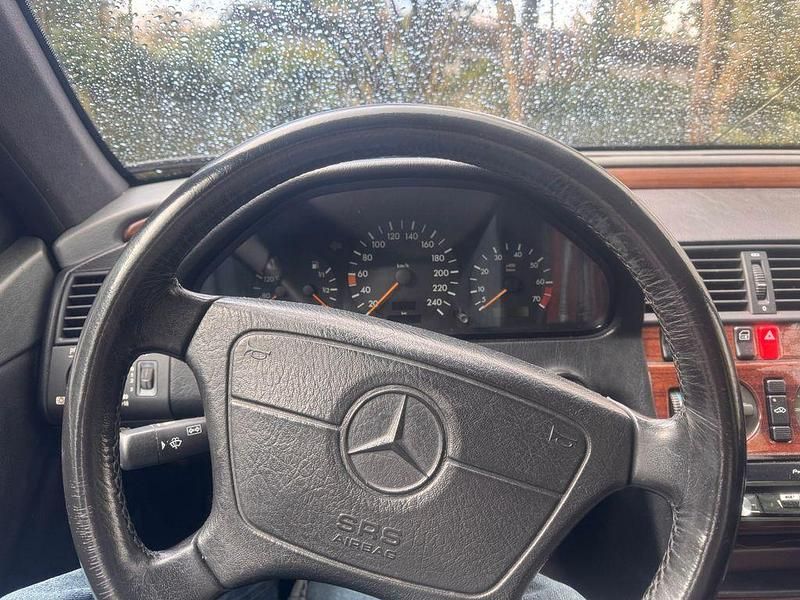 Gebraucht Mercedes C180 Elegance 122 PS (89 kW) 1994 Braun Limousine