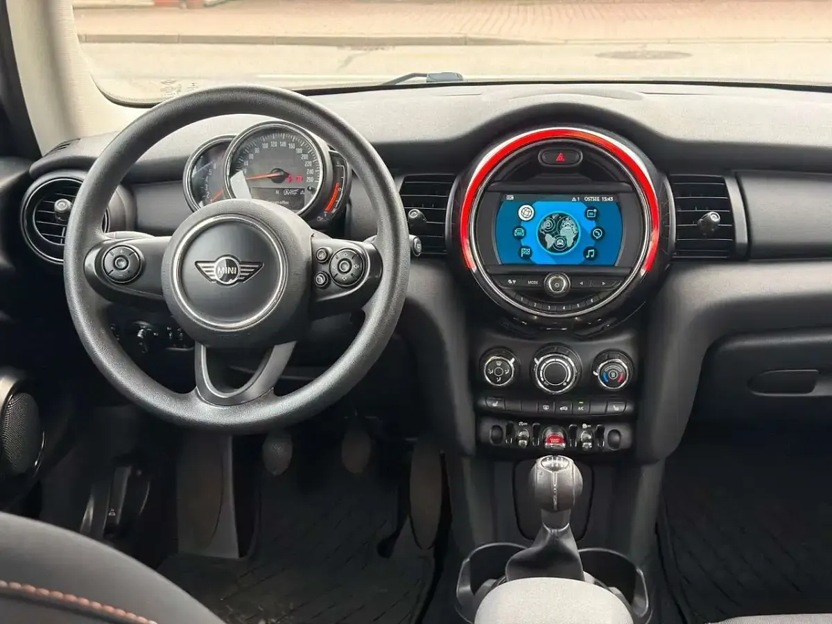 Gebraucht Mini ONE 102 PS (75 kW) 2018 Solaris orange Kleinwagen