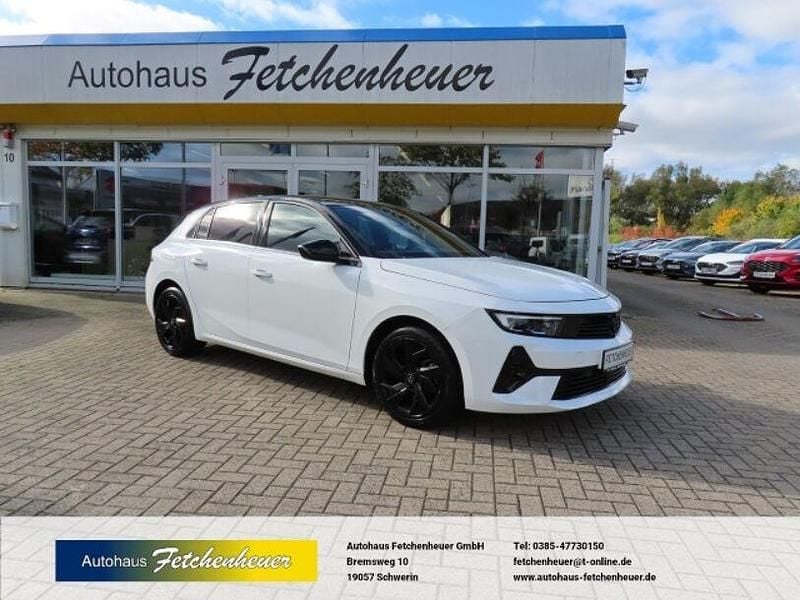 Weiss Gebraucht 2024 Opel Astra Limousine | 21.950 € (Superpreis) - Bild 1/4