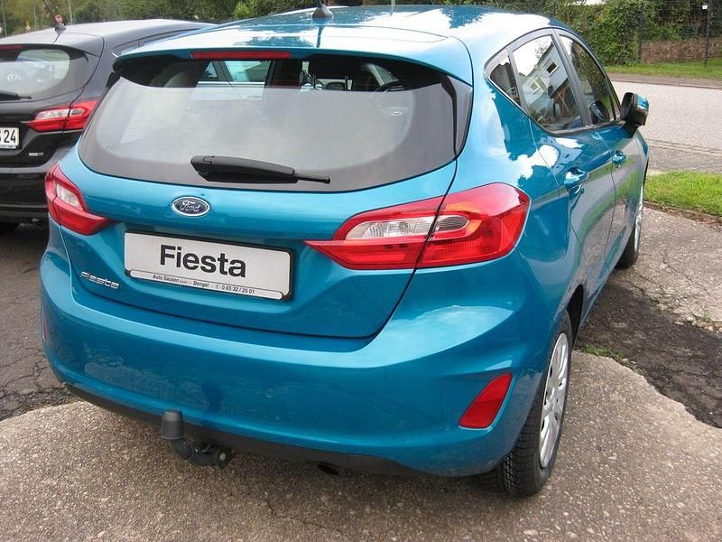 Gebraucht Ford Fiesta Cool & Connect 86 PS (63 kW) 2017 Lagun blau Kleinwagen