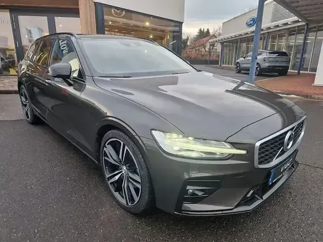 Gebraucht Volvo V60 R-Design 190 PS (139 kW) 2020 Grau Kombi