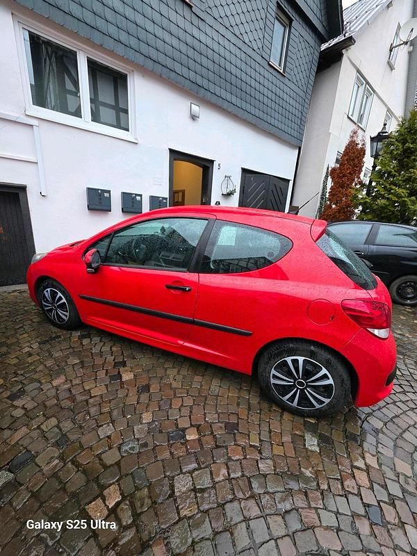 Gebraucht Peugeot 207 54 PS (39 kW) 2009 Rot Kleinwagen